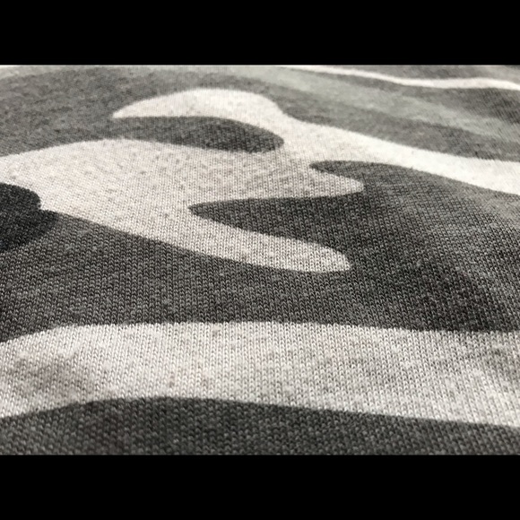 *SOLD* Neon Mamma Bear Camo Tank Top 🐻 💕 - Picture 6 of 6